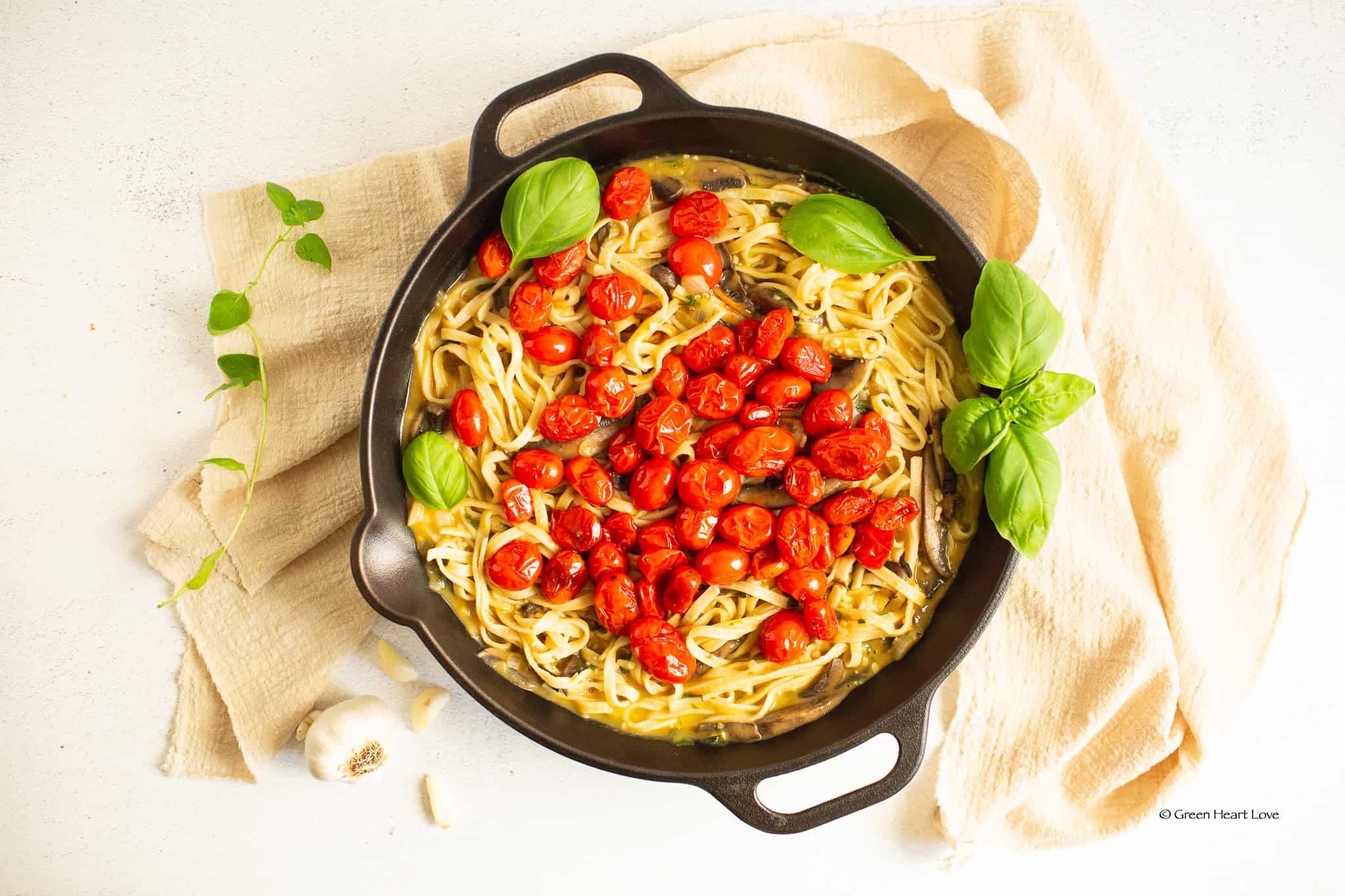Tomato Mushroom Pasta with Oregano Sauce