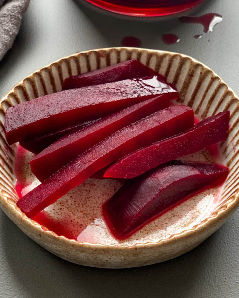 Pickled beets without sugar in a small serving bowl.